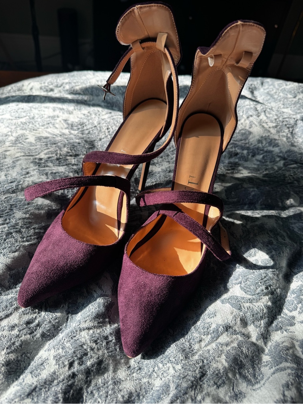 Women's Pointed-Toe Strappy Pumps in Burgundy